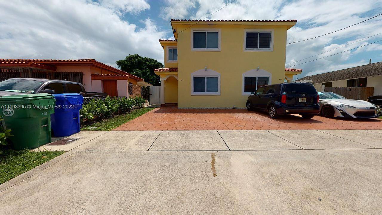 Beautiful two story townhouse all updated, centrally located to great Restaurants, Beaches, Coconut Grove, walking distance to Coral Gables.