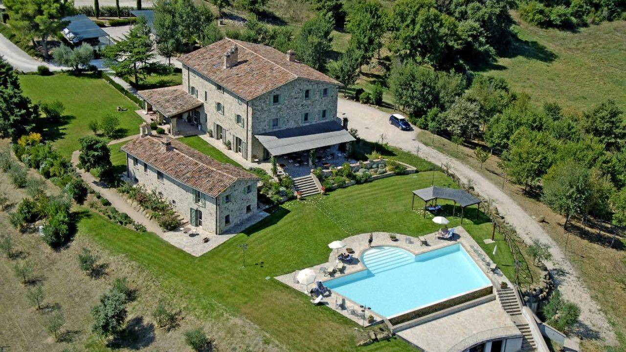 Umbria near Todi for sale splendid renovated property with outbuilding, swimming pool, garden with stunning views of the Umbrian countryside