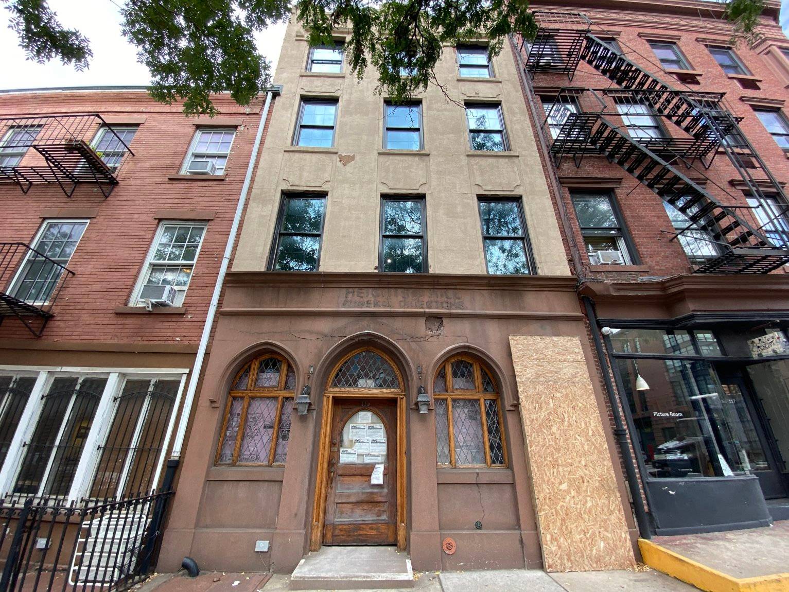 Located between Henry Hicks St in Brooklyn Heights, Brooklyn Ground Floor 1,, 400 SF Selling Lower Level 1, 200 SF Outdoor 250 SF Space is currently being renovated, landlord can ...