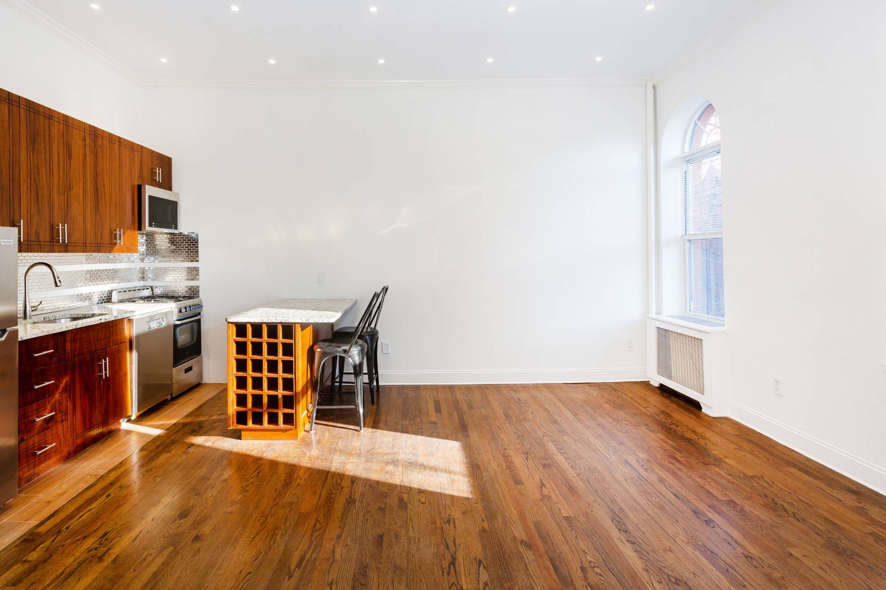 After long renovation fabulous 1 bed apartment in a boutique building on Vernon Boulevard, the heart of L.