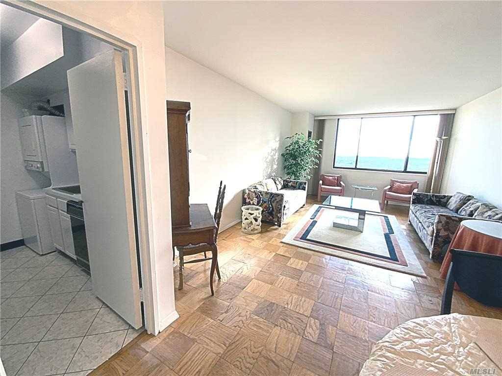 Building 2 ! This charming one bedroom has the best to offer.