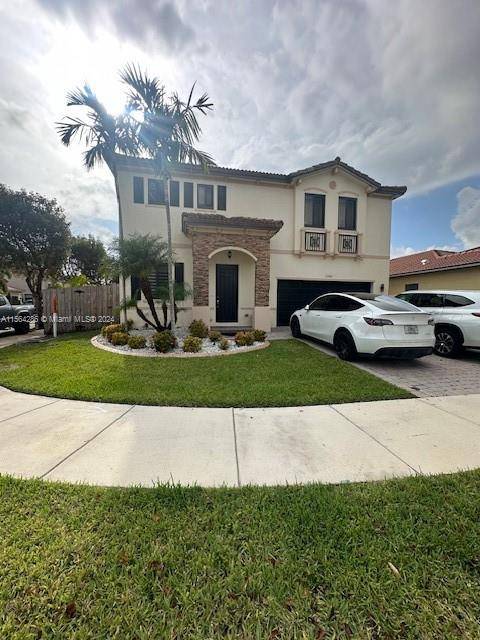 Beautiful single family home, with 4 Beds and 2 1 2 bath, located in a great neighborhood, conveniently located to medical facilities, shopping, schools, restaurants and financial institutions.