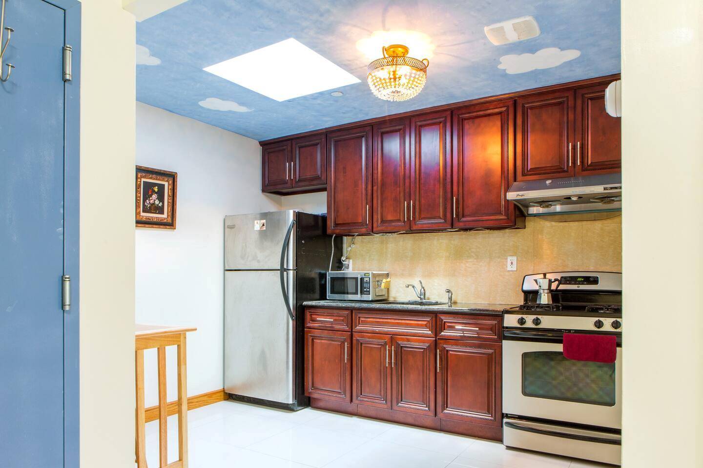 A super bright, beautifully furnished 2 Beds 1 Bath PH unit in a prime location in Elmhurst is available on June 15th, 2020.