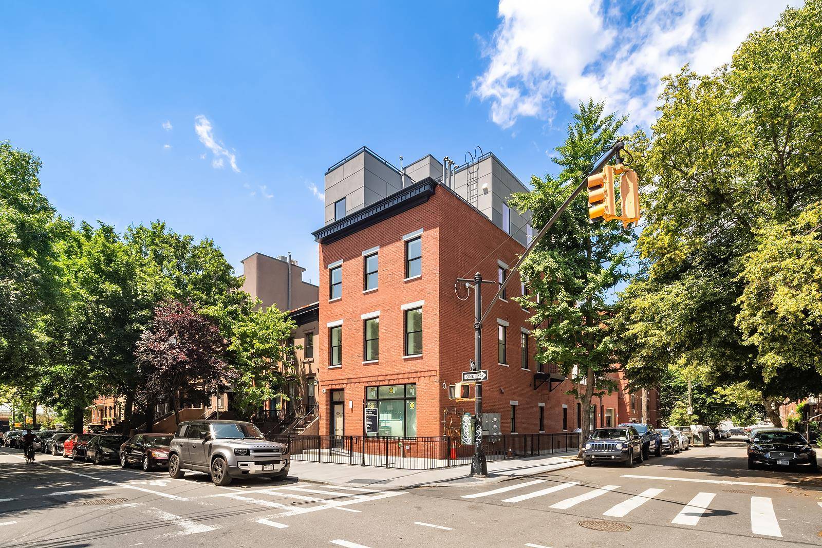 A new boutique condominium in Carroll Gardens, 538 Clinton Street is a coveted 25' wide townhouse that has been reborn as 5 unique residences.