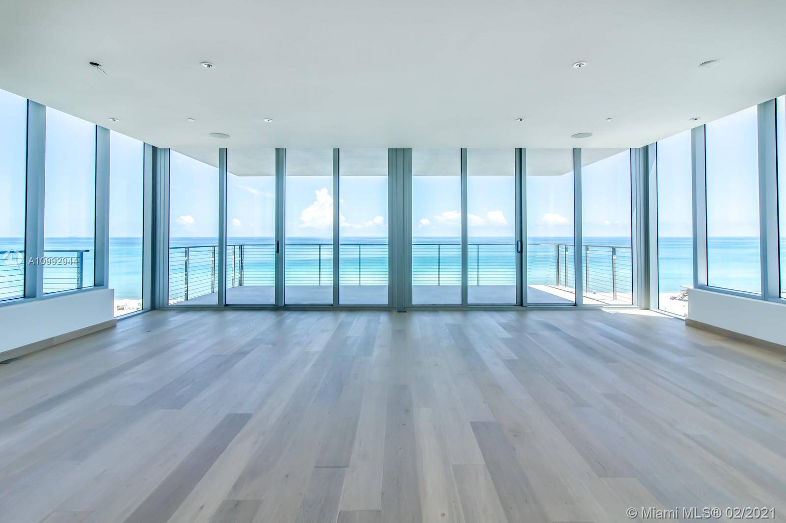 With only 8 units in the building, 1 p flr, Beach House 8 is the most luxurious boutique condo in Miami Beach.