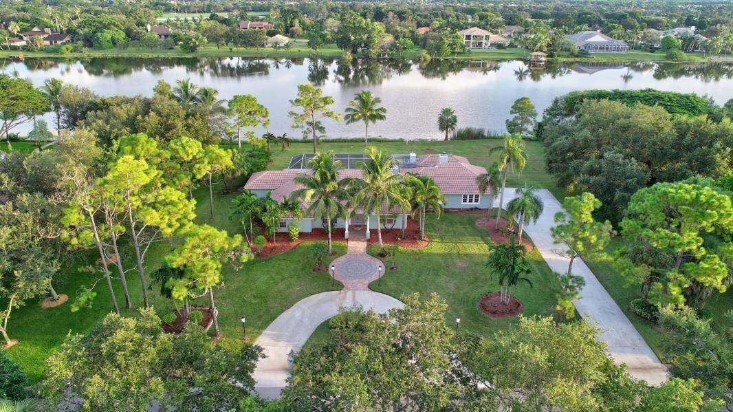 Enjoy breathtaking lake views right from bedrooms and living room.