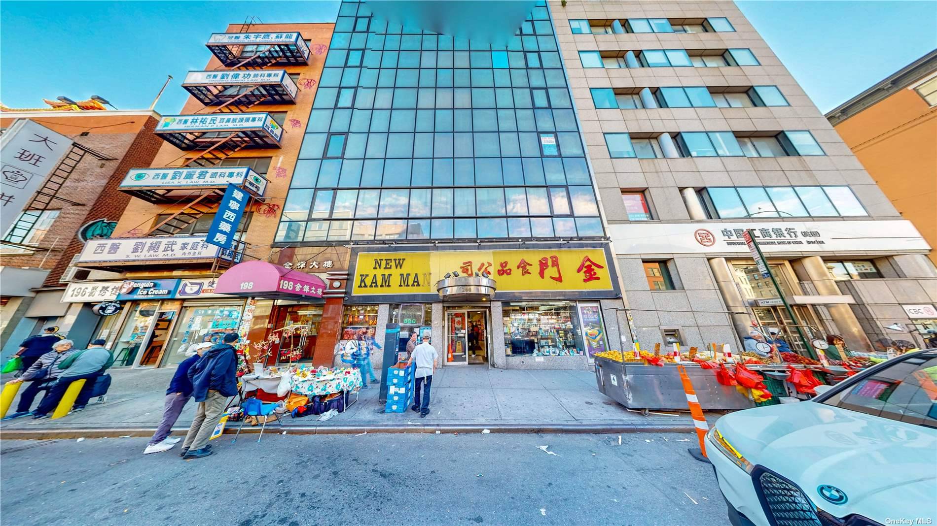 This 1847 gross sqft commercial condo is perfectly located in the bustling heart of Chinatown, between Mott and Mulberry Streets on Canal Street's south side.