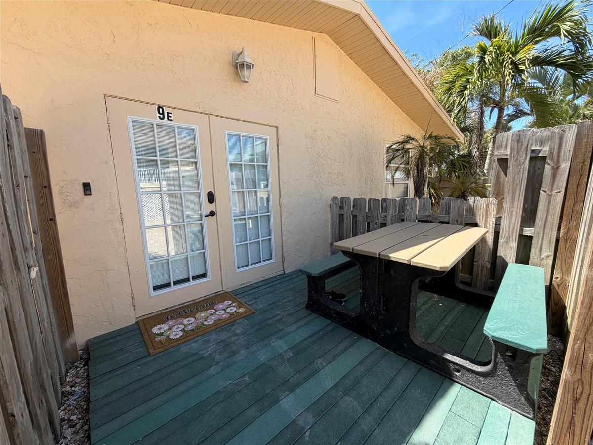 Front porch 9E Main Unit