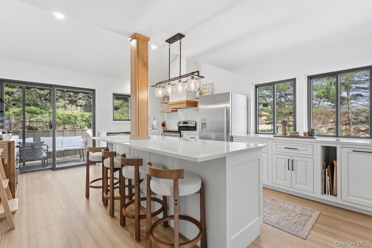 Brand new stunning, eat-in kitchen with stainless steel appliances.