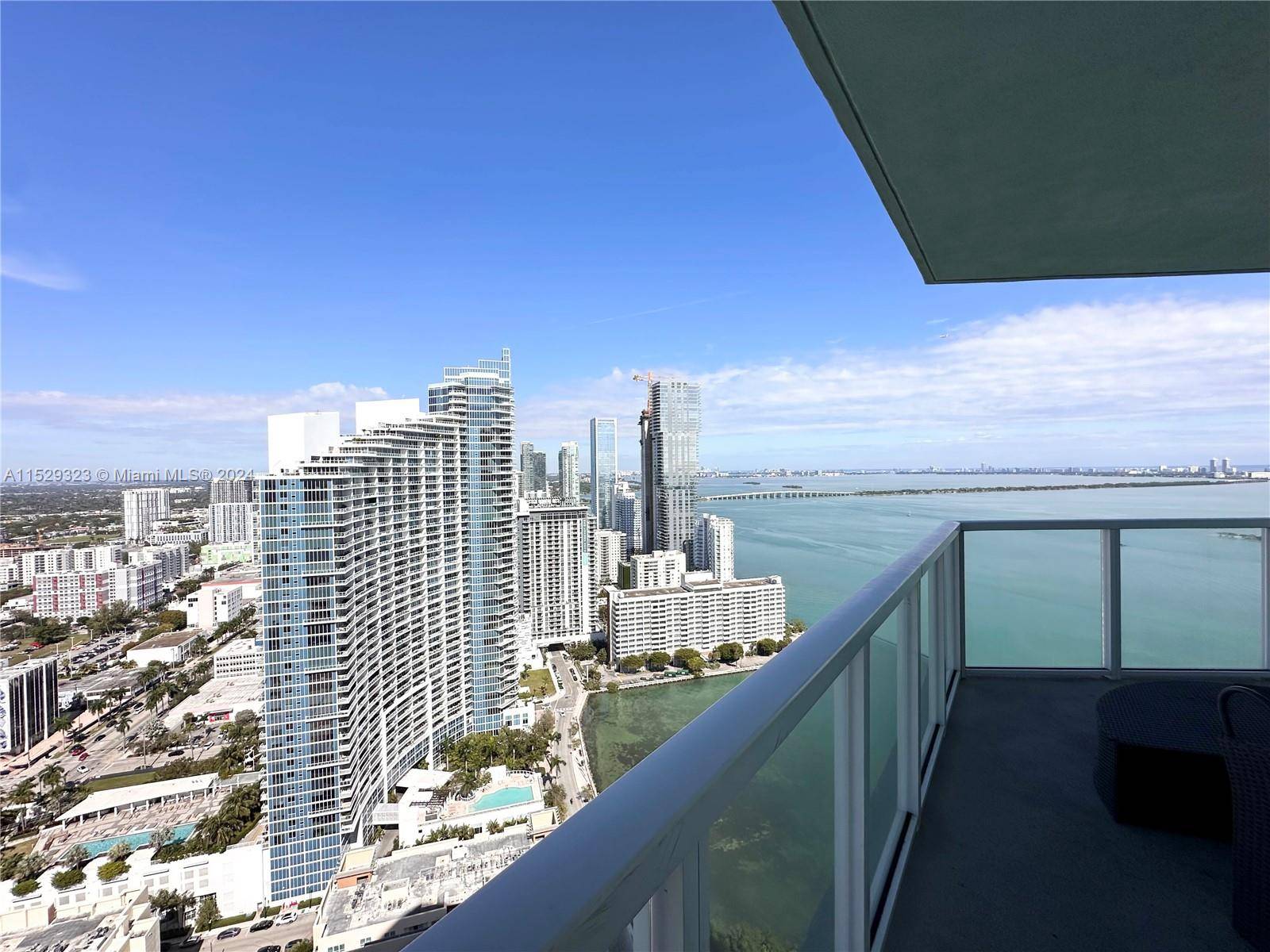 3 BED 3 BATH WITH INCREDIBLE VIEWS OF BISCAYNE BAY AND THE MIAMI SKYLINE IN THE HEART OF EDGEWATER FOR RENT.