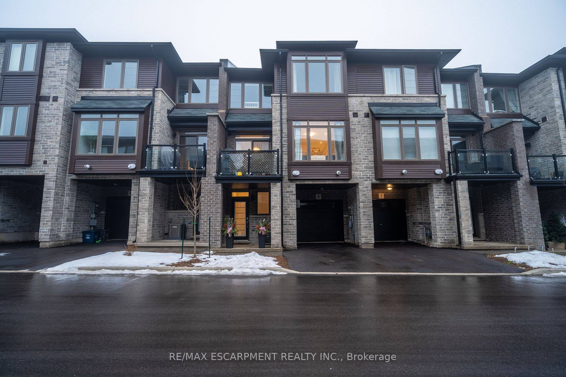 Beautifully built by Losani homes, this is the perfect property for first time buyers or for young families looking to upsize from condo living.