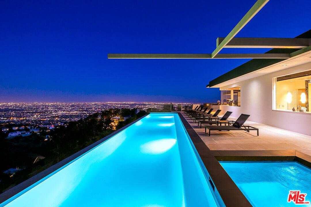 1646   BLUE JAY WAY Beverly Hills Flats LA