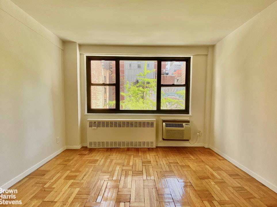 Bright, convertible 2 bedroom apartment for the perfect share.