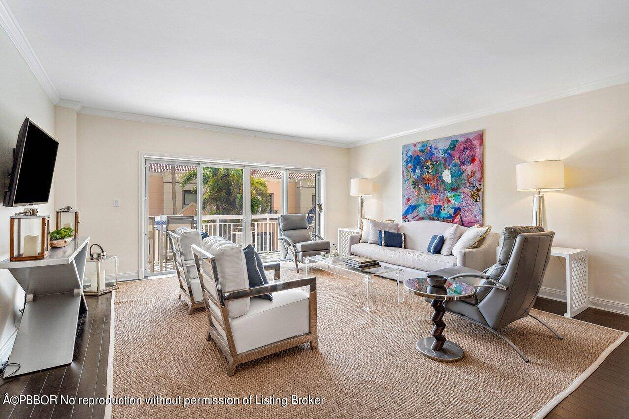 Enjoy views of the intracoastal from this rare and beautifully updated, oversized 2 2 unit with a Southern exposure in the coveted Lake Towers building.