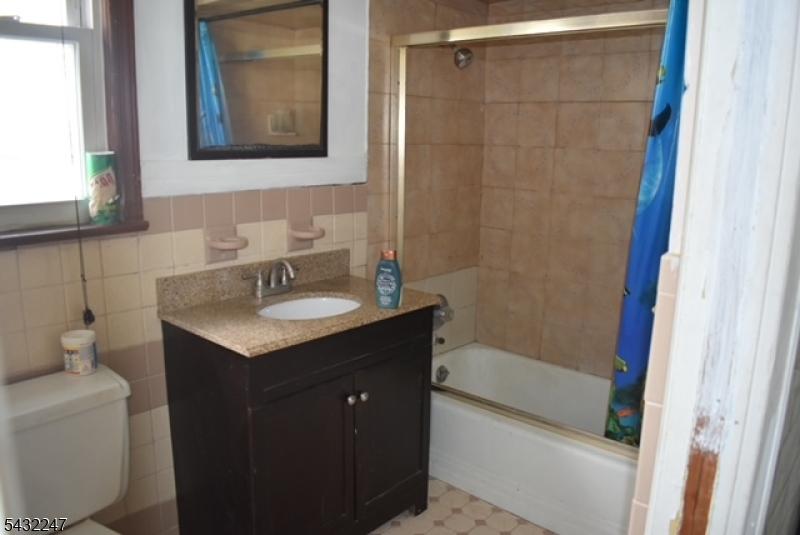 1st floor bath