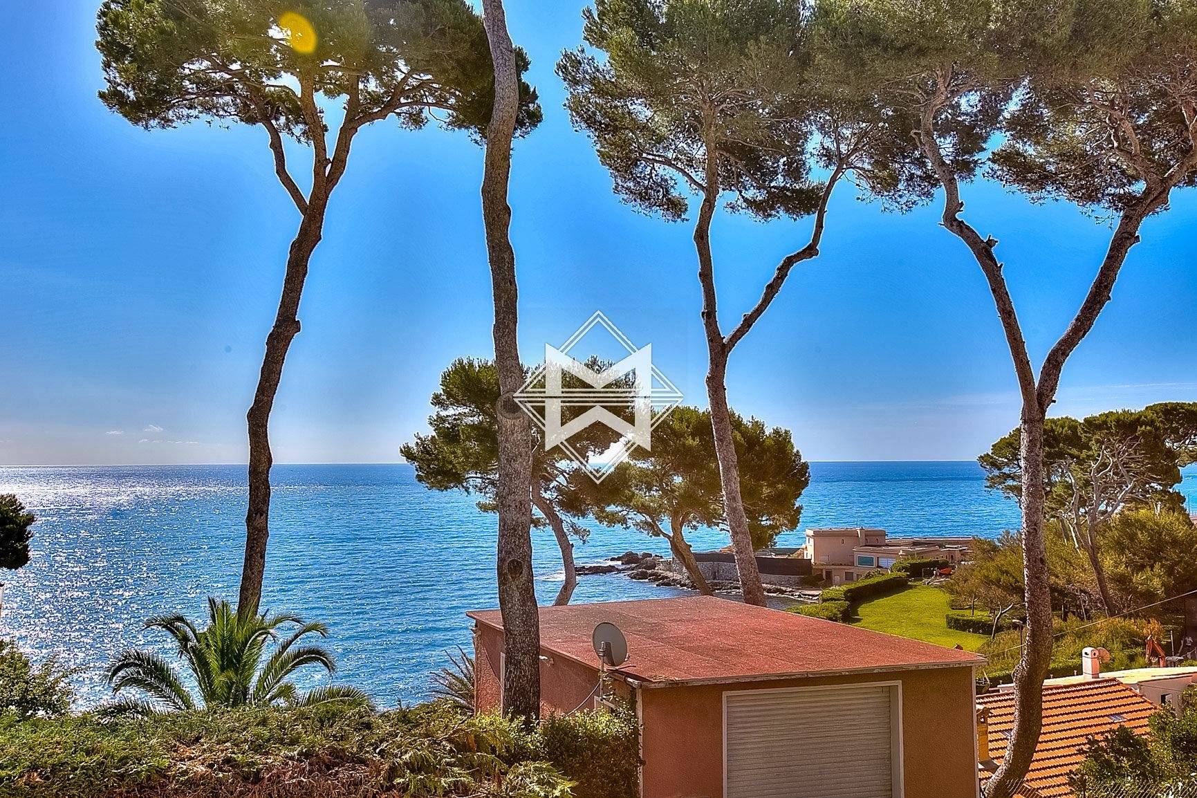 Provençale villa with a superb sea view