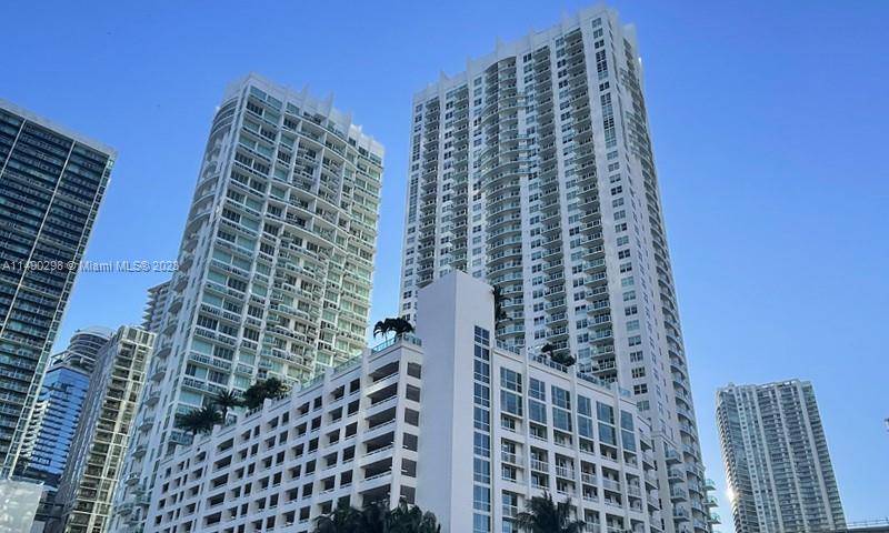 GORGEOUS 1 1 UNIT IN THE HEART OF BRICKELL.