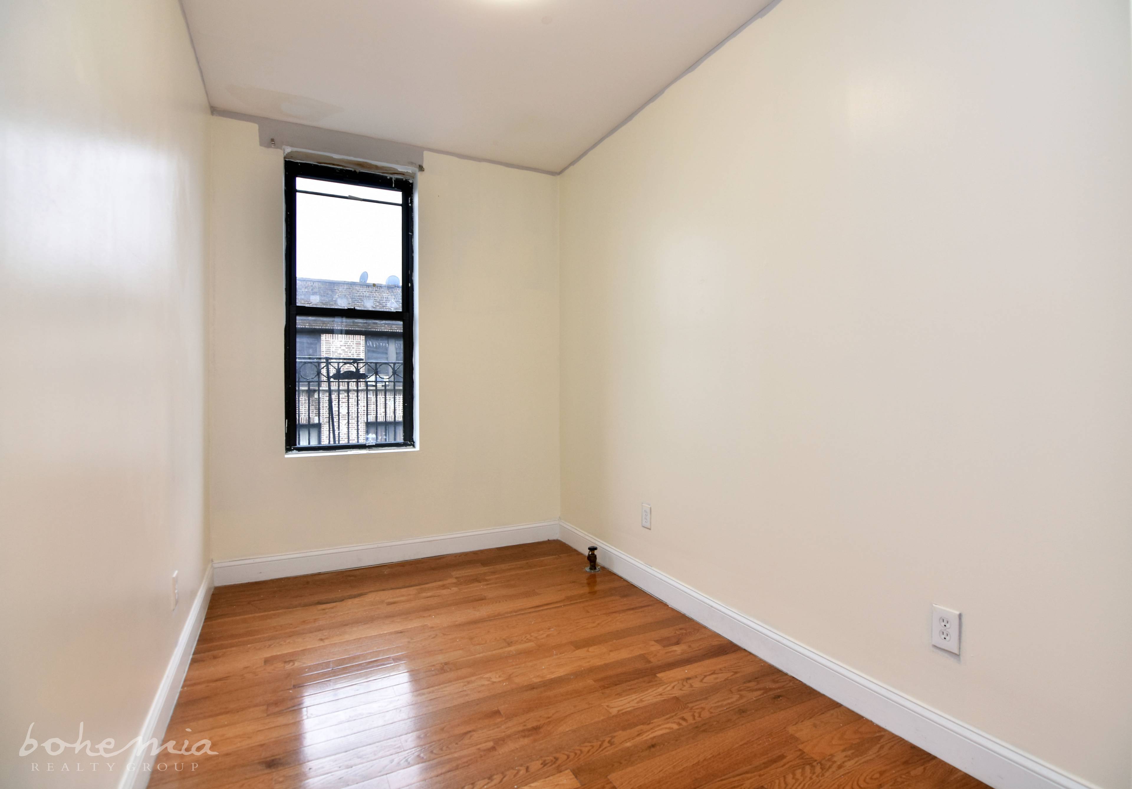 Snag this massive 3 bedroom unit with lots of lights, renovated kitchen, and plenty of closet space in a well maintained building with an elevator and laundry !