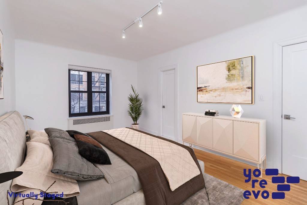 This prime 2 bedroom 1. 5 bathroom apartment is perfectly located on a quiet, tree lined street in Prospect Heights.