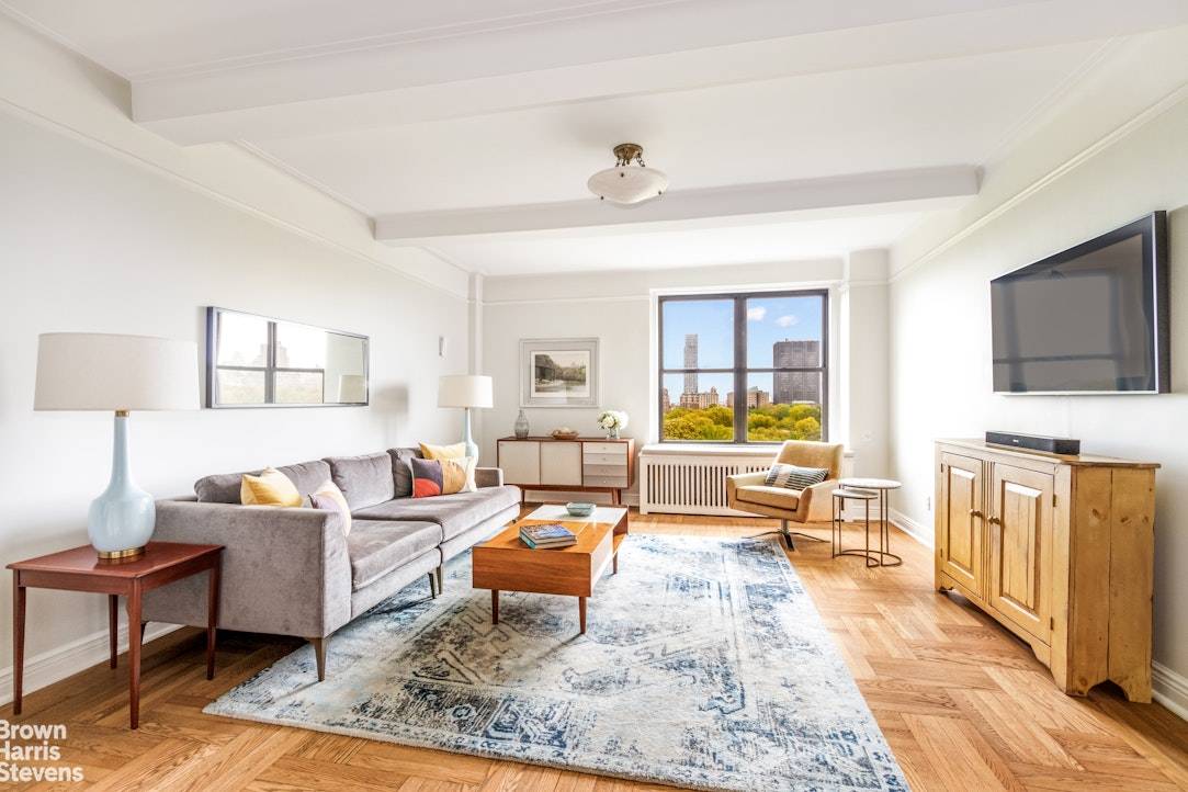 Mid June lease startBreathtaking views of Central Park and beyond greet you immediately upon entering this gracious high floor home.