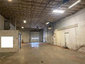 Great opportunity to rent spacious warehouse with proximally 1800 Sq ft.