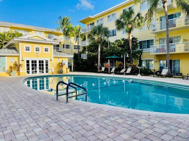 Rarely Available ! 3 bedroom 2 bathroom, First Floor FULLY FUNISHED condo located 3 blocks from Las Olas Restaurants and shopping, only one mile from the beach.