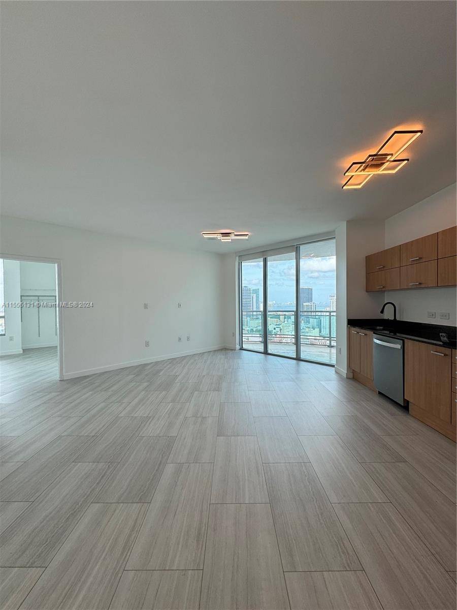 The Wind Condo is located in the Riverfront Gated Community in the Heart of Brickell.