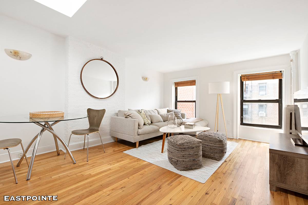 New to MarketBeautiful one bedroom apartment in PRIME MIDTOWN EAST.