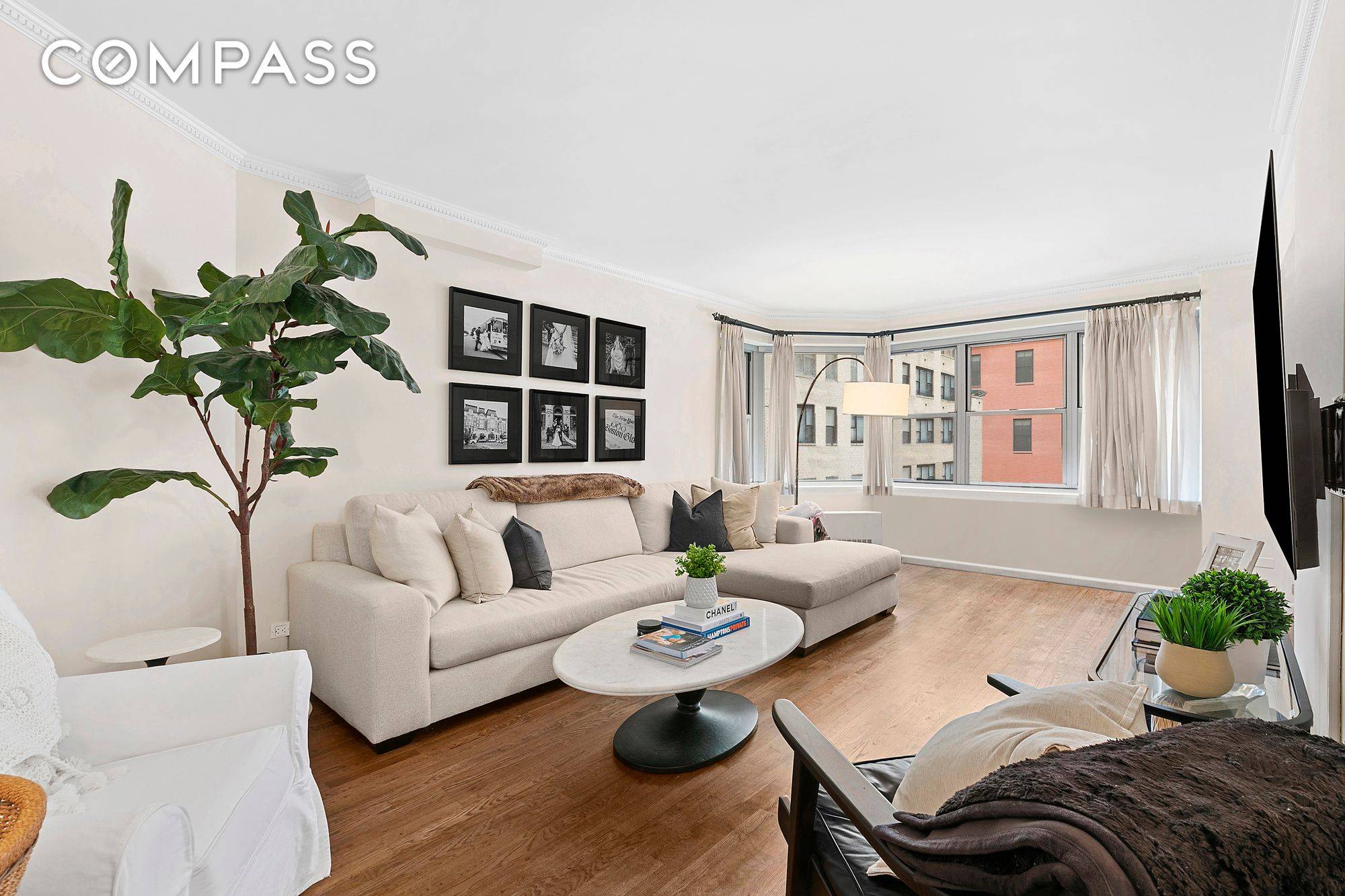 A spacious and renovated Junior 4 convertible2 bedroom 1 bath apartment at 80 Park Avenue, one of the top full service condominiums in Murray Hill.