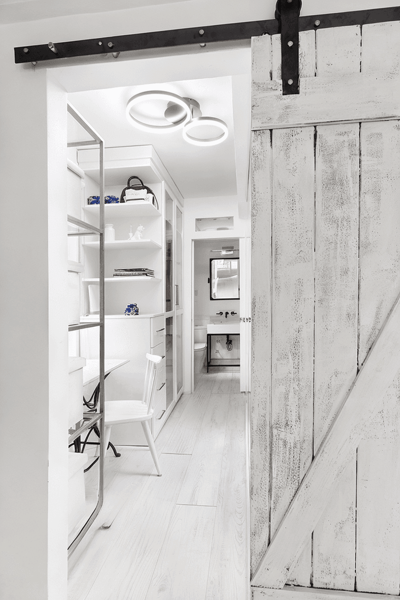 3 ROOM STUDIO WITH SEPARATE HOME OFFICE !