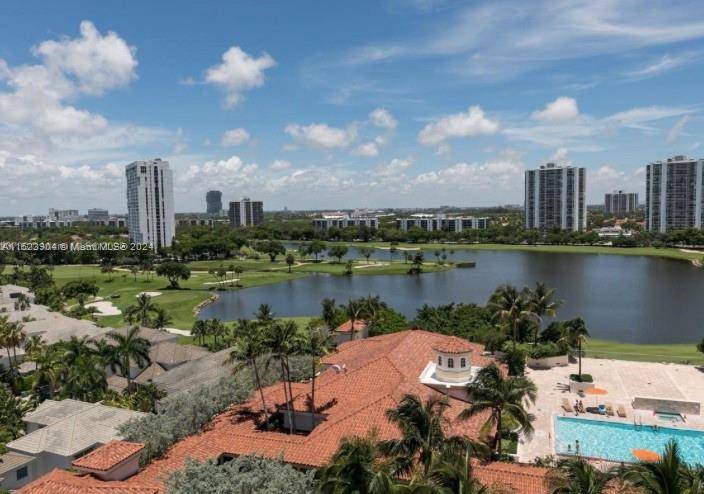 EXCELLENT APT IN TURNBERRY VILLAGE AVENTURA, 3 BEDROOMS, 3 FULL BATHS, EXCELLENT CONDITIONS, MARBLE FLOORS THROUGHOUT, PLENTY OF WINDOWS, EXCELLENT VIEW OF GOLF, STAINLESS STEEL APPLS, GRANITE KITCHEN COUNTER TOP ...