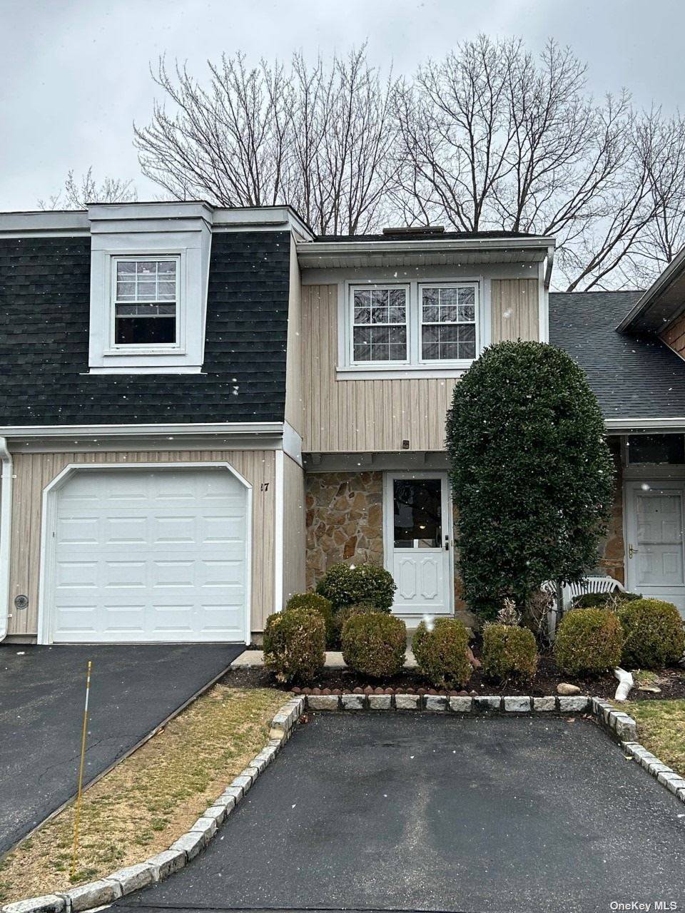 2000 sq. ft townhome in Syosset !