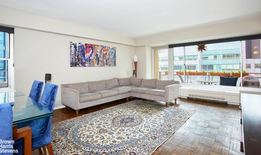 OWNER PREFERS A 2 YEAR LEASEOn the cusp where Midtown meets the Upper East Side is this high floor spacious corner unit with dual exposures, two proper bedrooms, and an ...