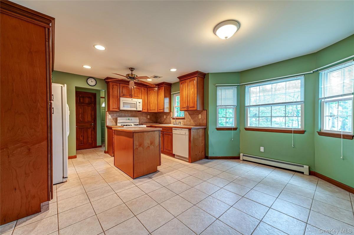 Eat in kitchen