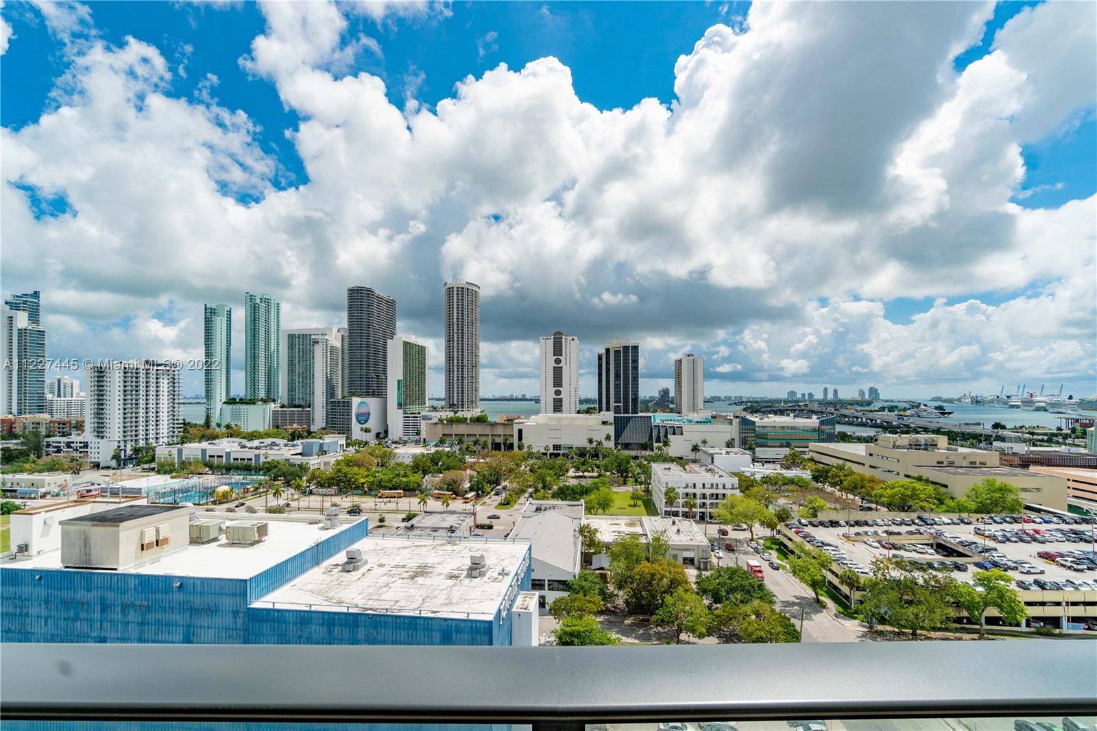 Beautiful and brand new building CANVAS MIAMI, downtown location !