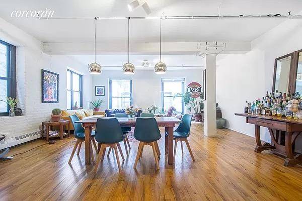NO FEE ! This space is a loft lovers dream apartment.