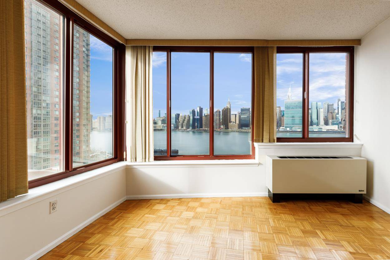 Convertible 3 Bedroom 2 Bath with Direct City And River ViewsEnjoy breathtaking views of Manhattan amp ; the East River from this convertible 3 bedroom, 2 bath Condop at Citylights.