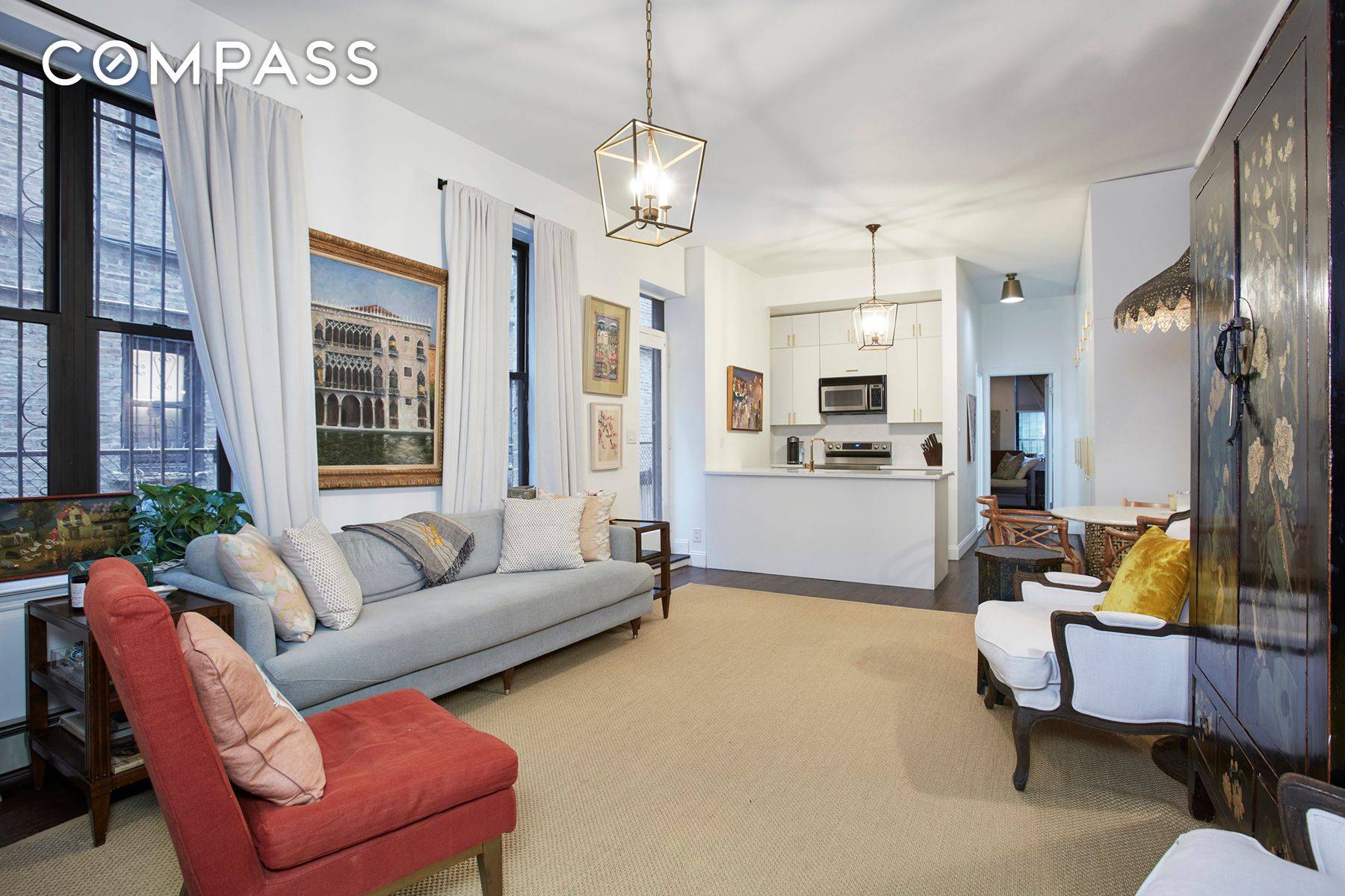 Located on a prime Prospect Heights block, this duplex two bedroom.