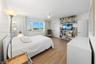 3rd bedroom w. en-suite bath
