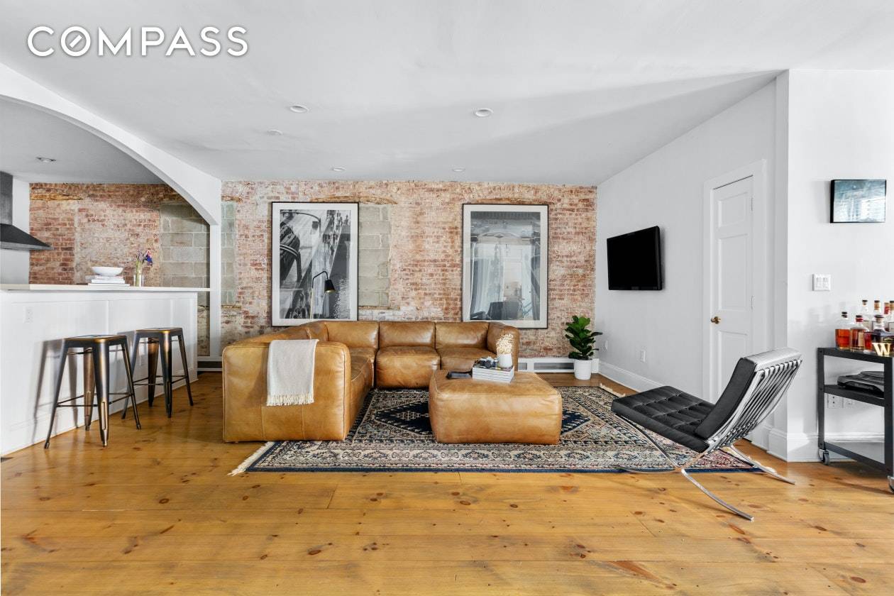 Enjoy unparalleled living, where industrial loft chic meets a modern luxury vibe at the historic Piano Factory in Hell s Kitchen.