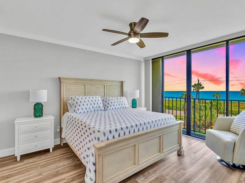 Nestled on the 4th floor with a horizon level ocean view, this 2BD, 2BA, 1, 251 sq.