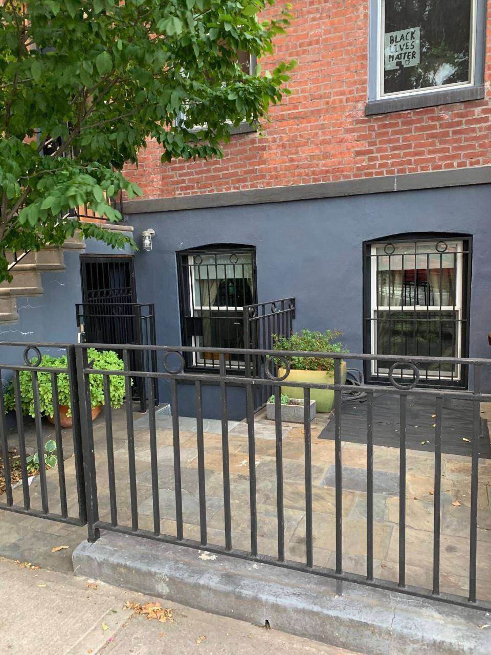 August 15 start date, owner can di August 1Unit HighlightsOwners luxary double bathroomSeperate shower and bathtubLovely Patio for the renterWasher Dryer In unitEasy walk to Whole FoodsDishwasherBike Storage look at ...
