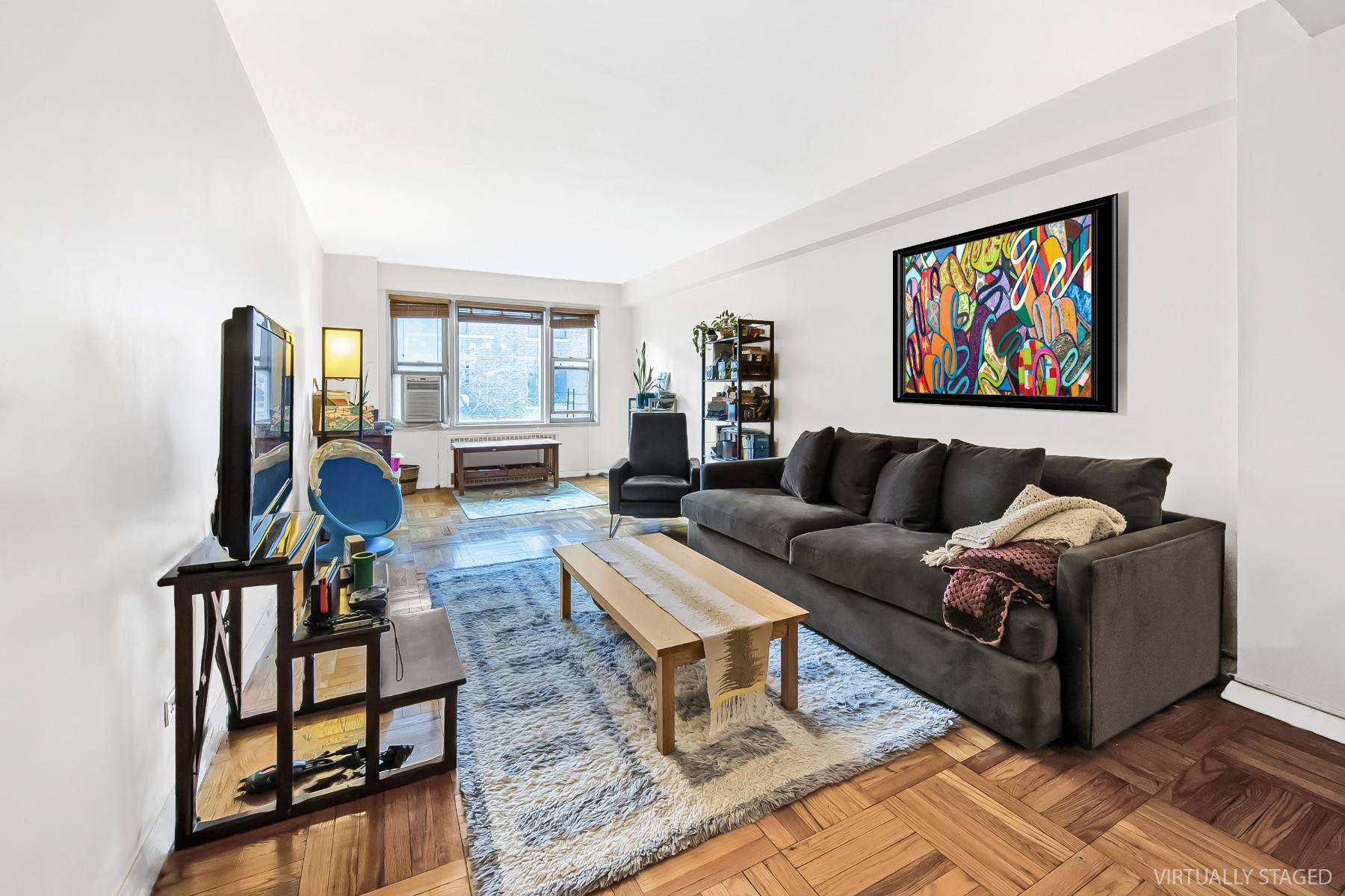 Beautiful and highly desirable one bedroom cooperative apartment in this full service Art Deco style building, located on the tree lined, quiet block in the heart of Brooklyn Heights.