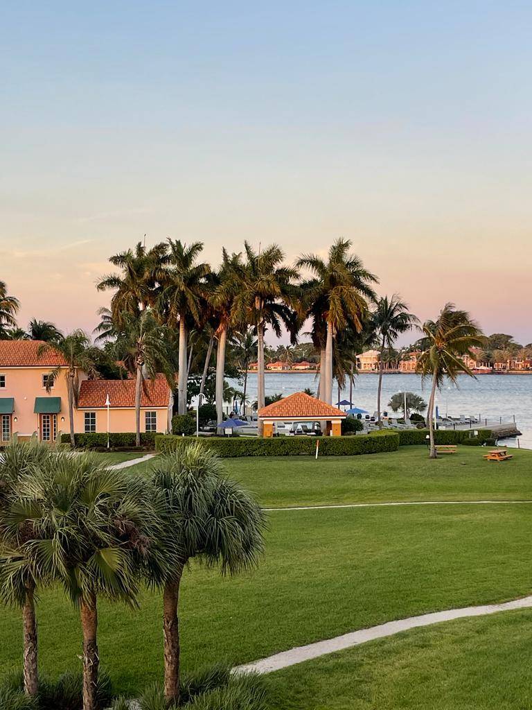 Fully furnished, turnkey rental in the beautiful resort like Yacht Club on the Intracoastal.