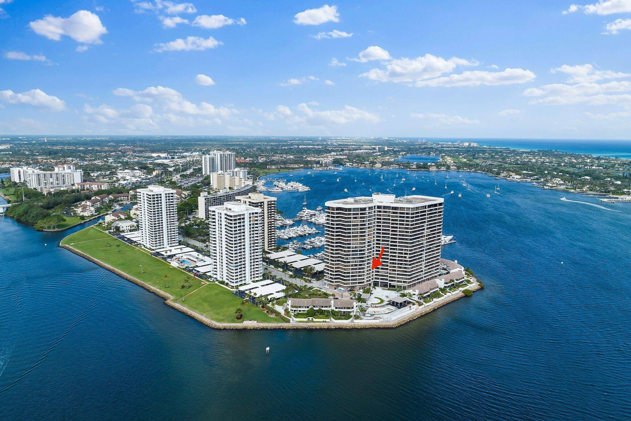 Discover the very best views in Old Port Cove's luxury building, Lake Point Tower !