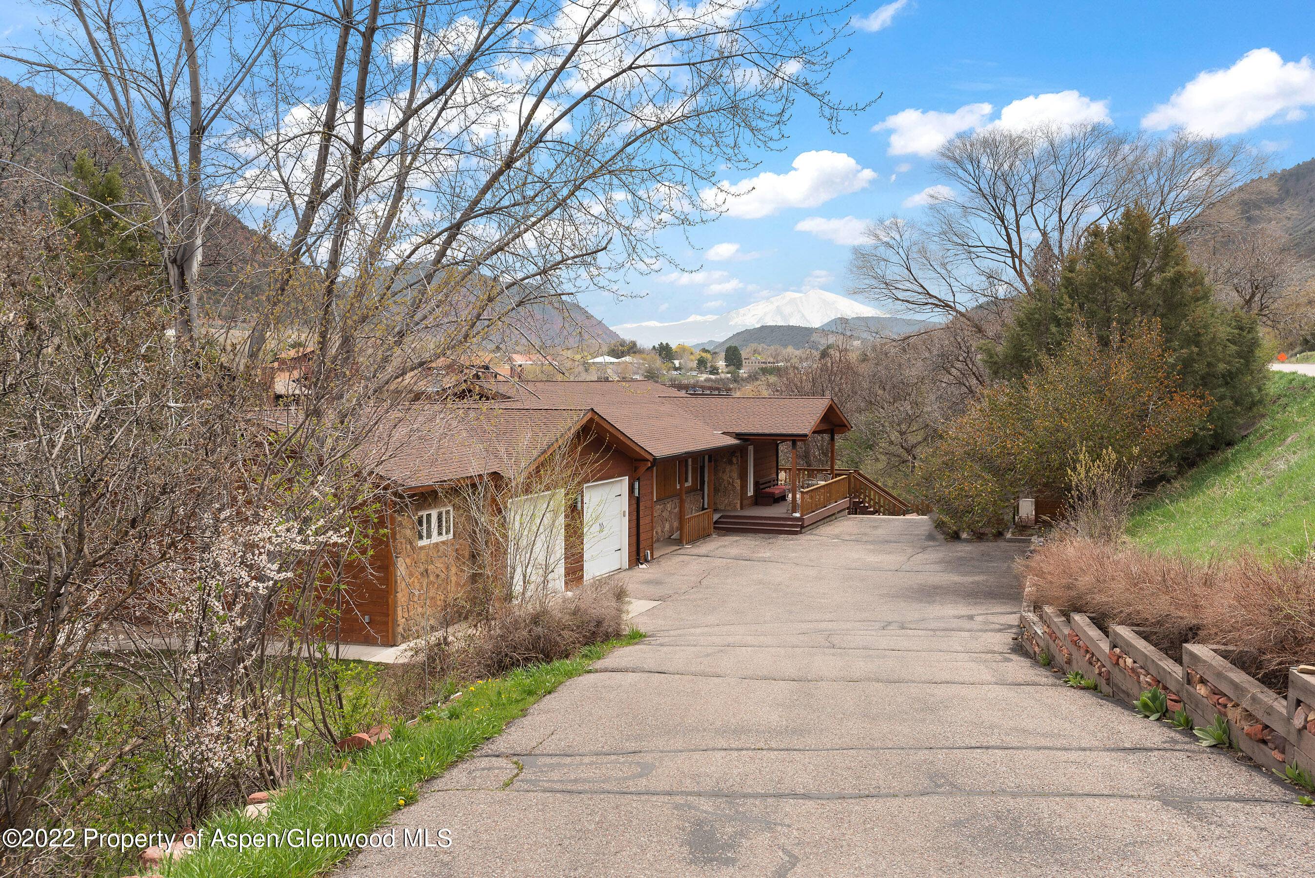 Live on the Roaring Fork River with Amazing views of Mt.