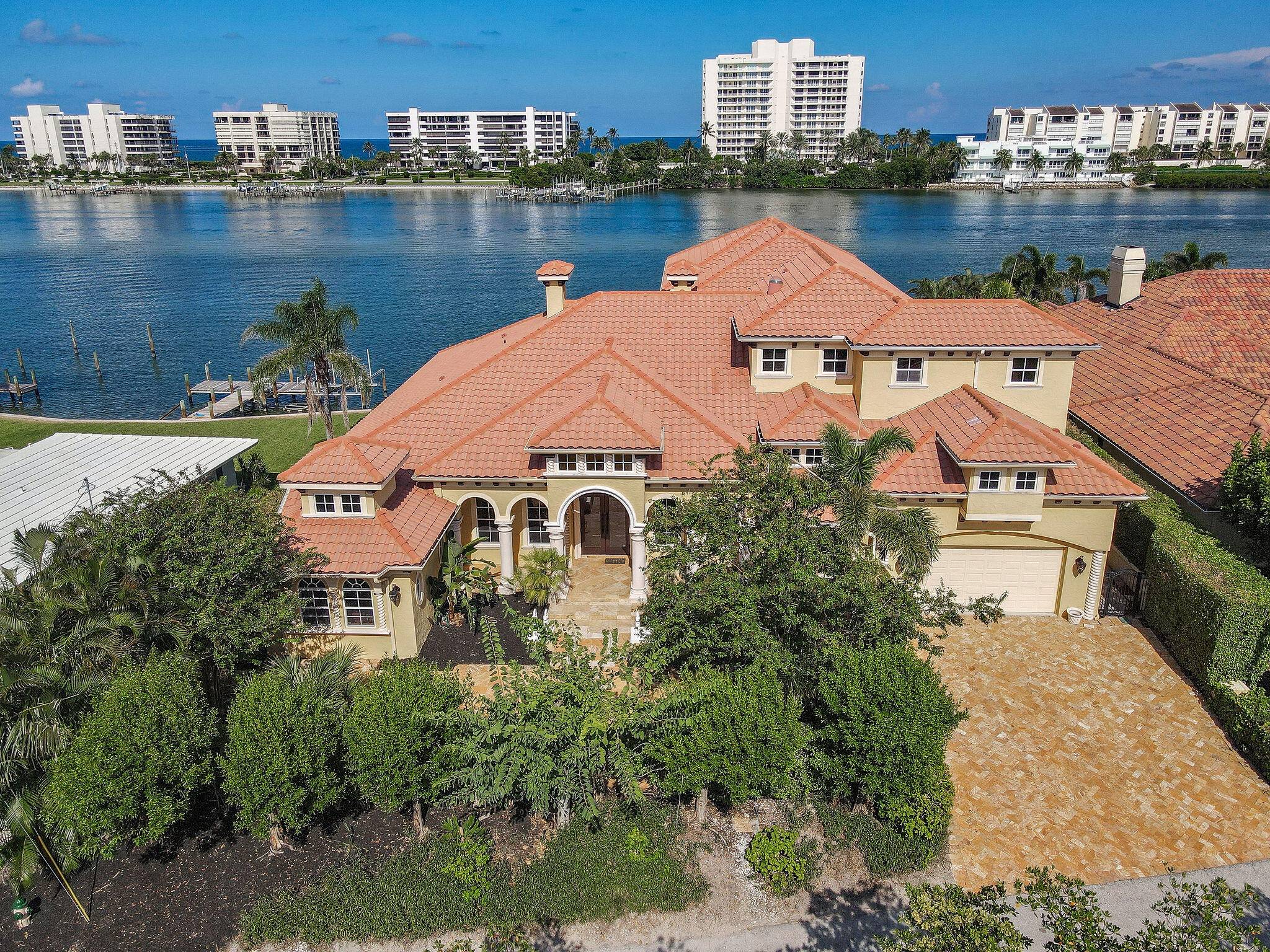 Stunning estate residence situated along the coveted Intracoastal Waterway with its mesmerizing Bahama blue waters in sought after Jupiter.