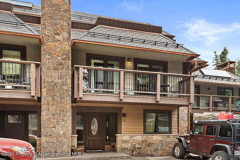 Nestled at the base of Aspen mountain, this luxury 4 bedroom, 3.