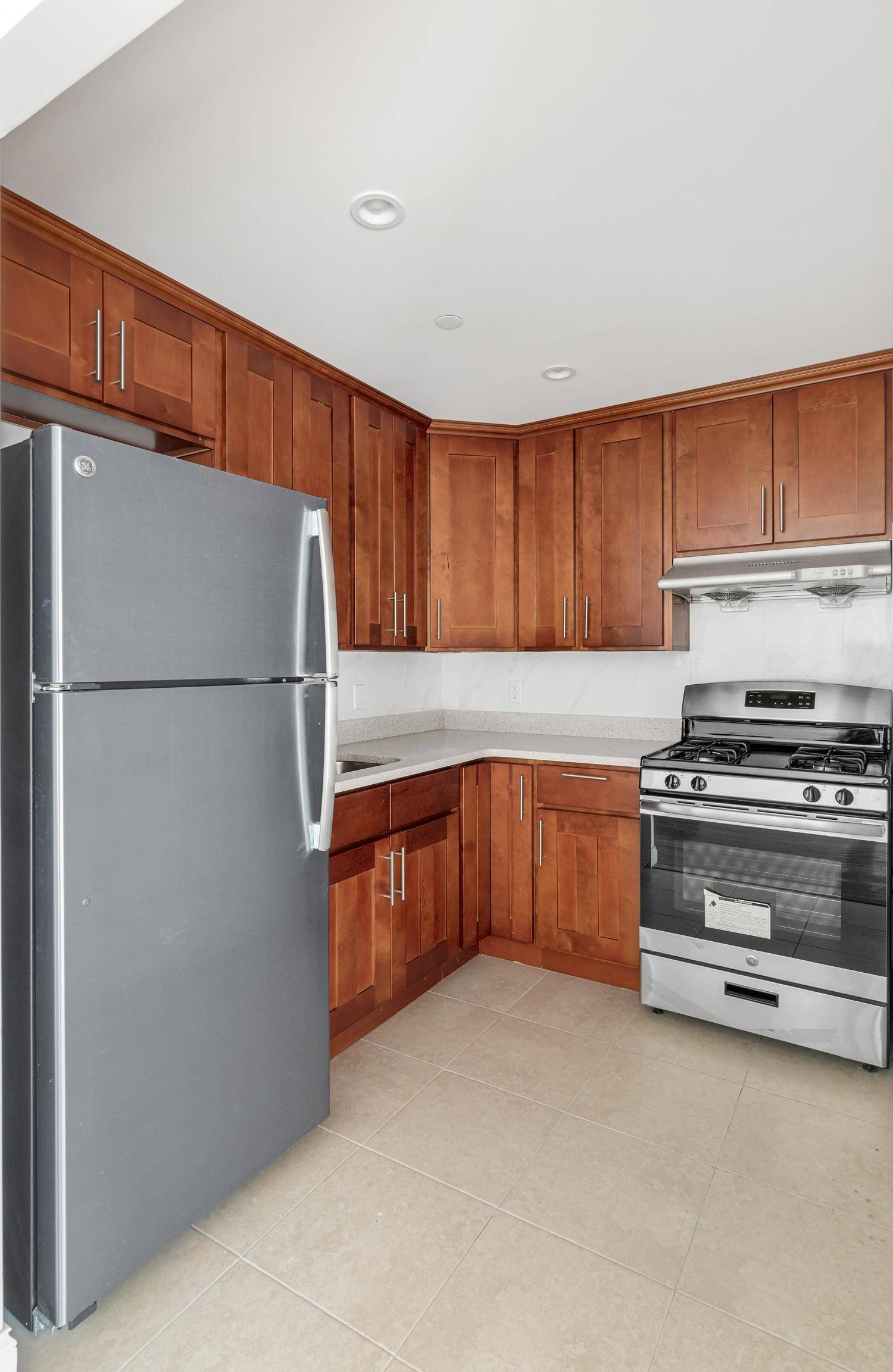 Situated on a higher floor, this 2 bed 2 bath home has a private outdoor space with Manhattan views.