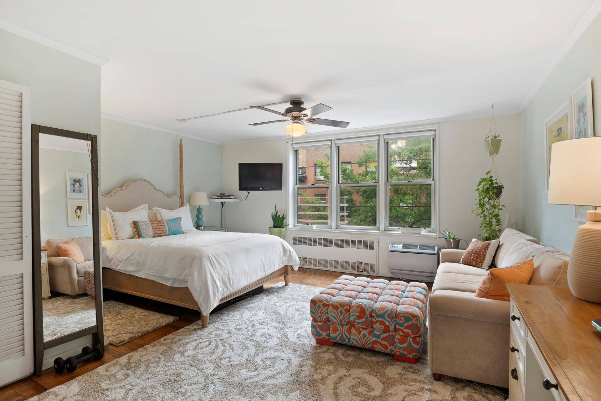 Located in Prime Brooklyn Heights this charming turn key studio is spacious, flooded with natural light and overlooks one of Brooklyn's most desirable tree lined blocks Hicks Street.